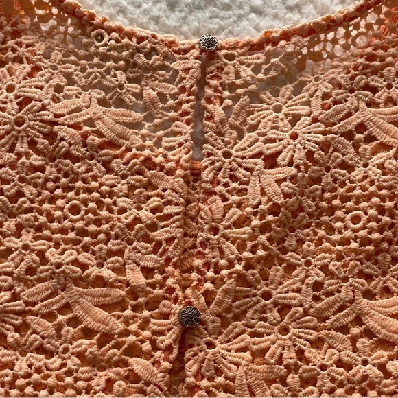 ✅HOST Pick✅ Gimmicks by BKE Cold Shoulder Top, Medium - Picture 7 of 9